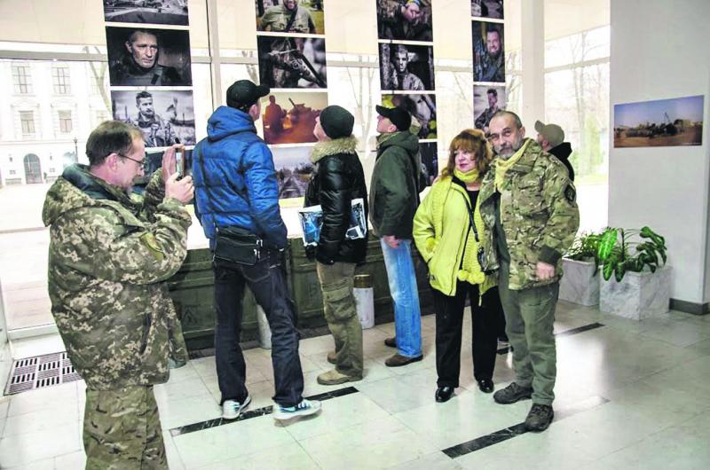 Выставка военных фото в Днепре