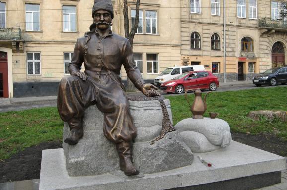 Памятник Юрию Кульчицкому. Львов.